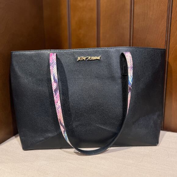 Betsey Johnson Black Shoulder Bag - Picture 1 of 10